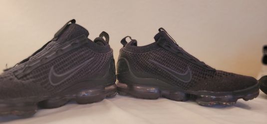 Black Nike Vapormax - Size 7 Youth