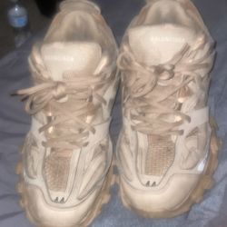 Balenciagas tracks size 44