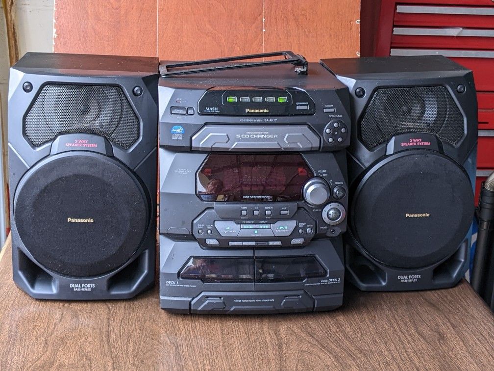 Vintage 1999 Panasonic model SA-AK17 5-Disc CD Changer System includes Speakers with dual ports, plays am/FM, CDs and cassettes. Cash pickup in Tampa