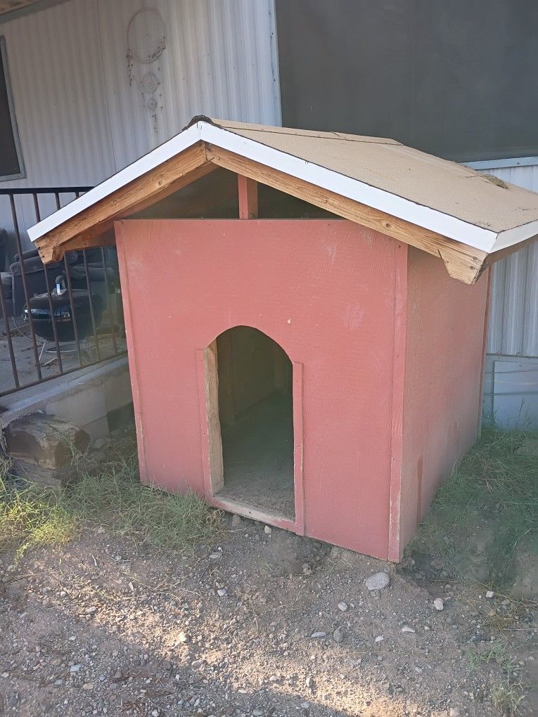 Medium-Large Size Dog House
