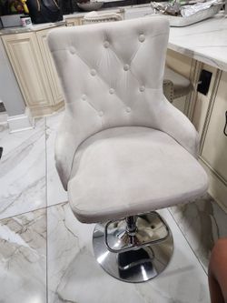 ADJUSTABLE BAR STOOLS 4