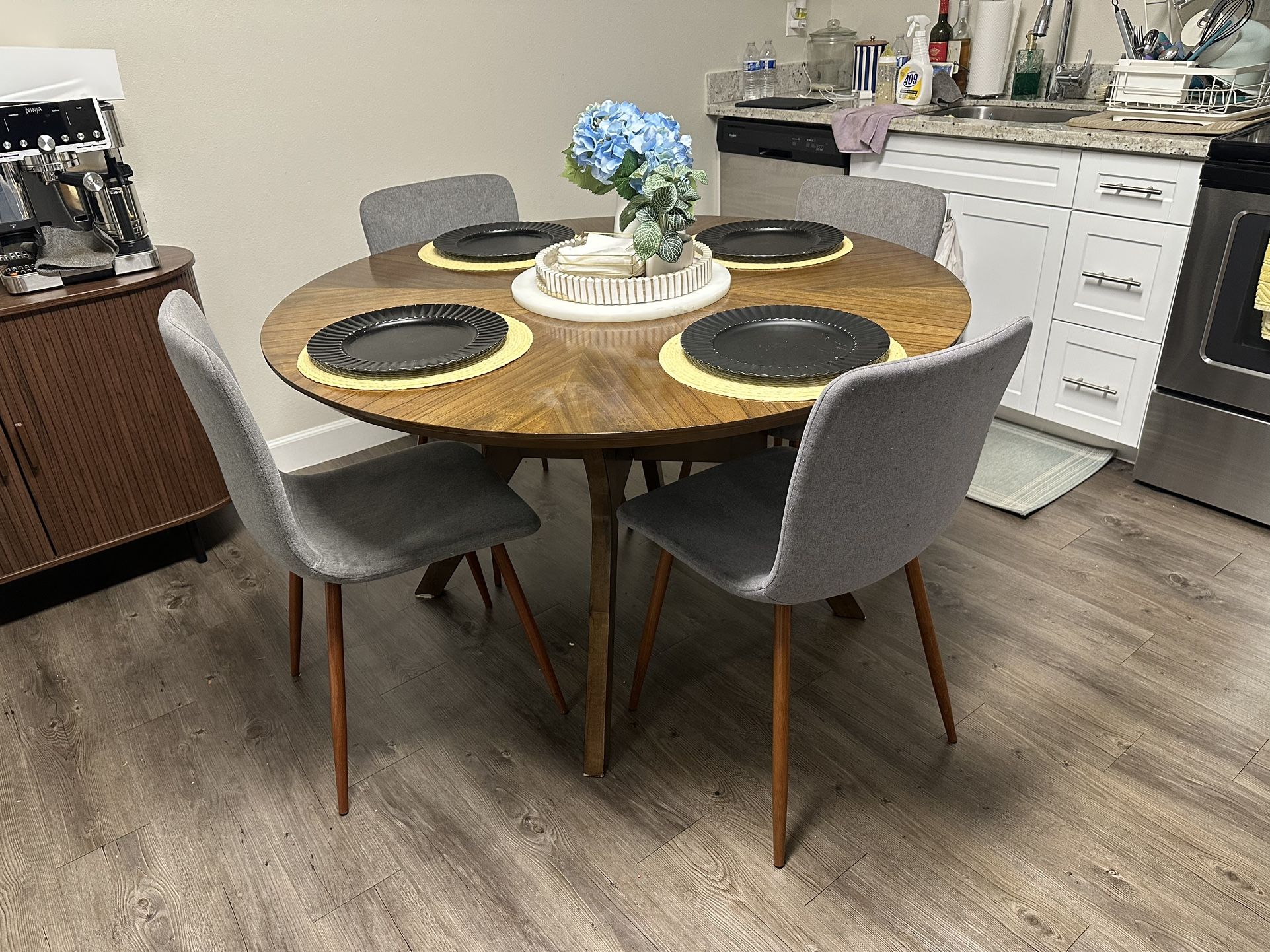 Table With 4 Chairs