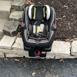 Graco Baby Car Seat/Carrier And Base 