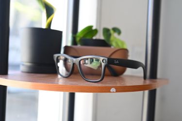 Meta RayBan Wayfarer AI Smart Transitional Sunglasses Clear to Green