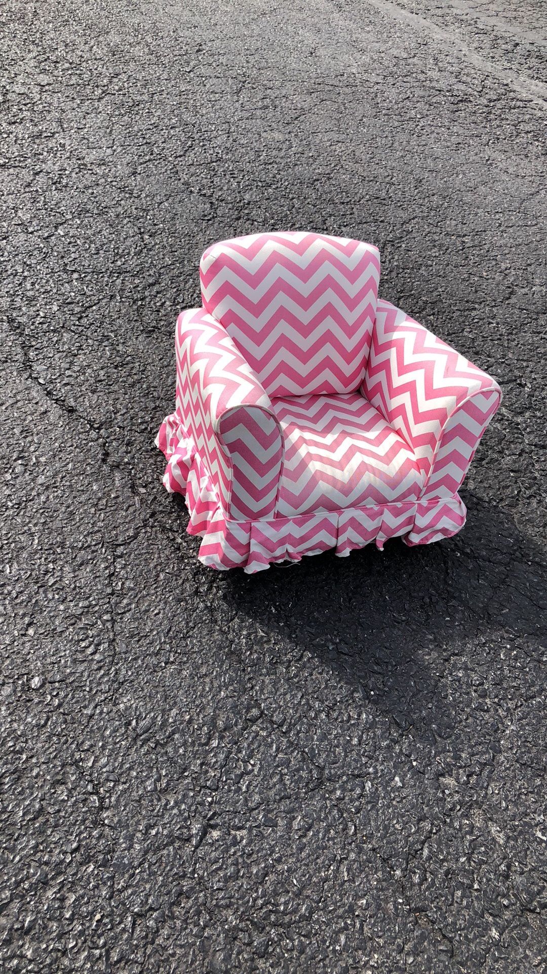 Good condition rocking chair for kids