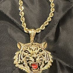 Gold  Chain & Gold Pendant 