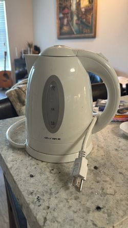 Ovente Electric Kettle 1.7L White