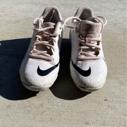 Youth Girls Softball Cleats (NIKE)