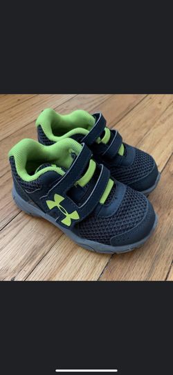 Under Armour size 5 Sneakers