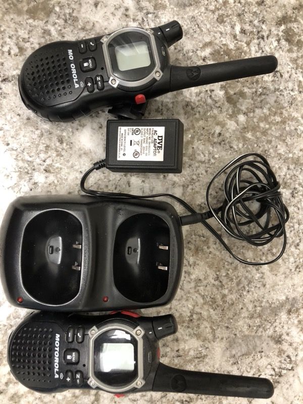 2 Motorola MJ70R Walkie Talkie Two-Way Handheld Radios w/Charger CH610D