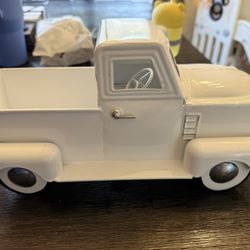 Decorative Farmhouse Truck