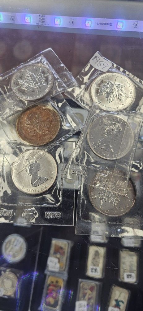 1988 & 1989 Canadian 1 oz 9999 Silver Maples original packaging $3 over spot.