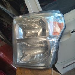 2011 - 2016 Ford F250 Left Headlight