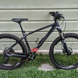Giant
XtC Advanced 27.5 3 - Carbon Fiber Mountain Bike