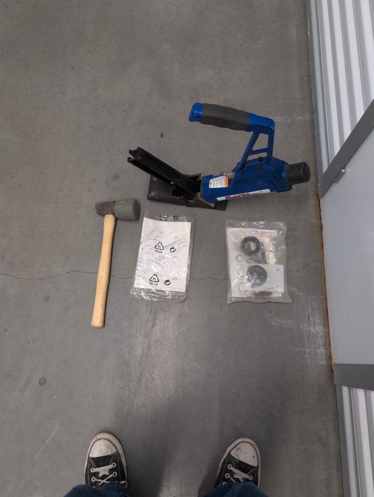 Pneumatic Staple Flooring Nailer