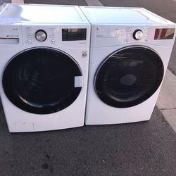 New Open Box LG Front Load Washer 4.5cu Ft And Stackable Gas Dryer Set 