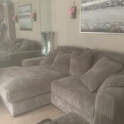 Beautiful Brand New Grey Sectional