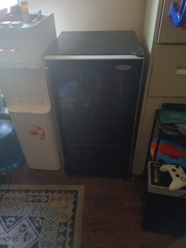 Working Small Wine Fridge