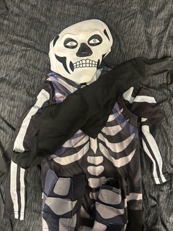 Boys skull trooper costume size medium