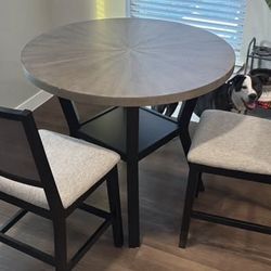 Kitchen table and 2 chairs. Pick up only
