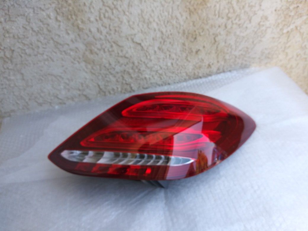 2015 2016 2017 2018 MERCEDES BENZ C250 C300 C350 C400 C43 C63 W205 RIGHT PASSENGER SIDE FULL LED TAILAMP TAILLIGHT ORIGINAL OEM PART