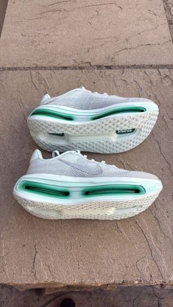 New Nike Vomero Premium running shoes barely green silver Women’s 8 10, Men’s 6.5 8.5, Youth 6.5y