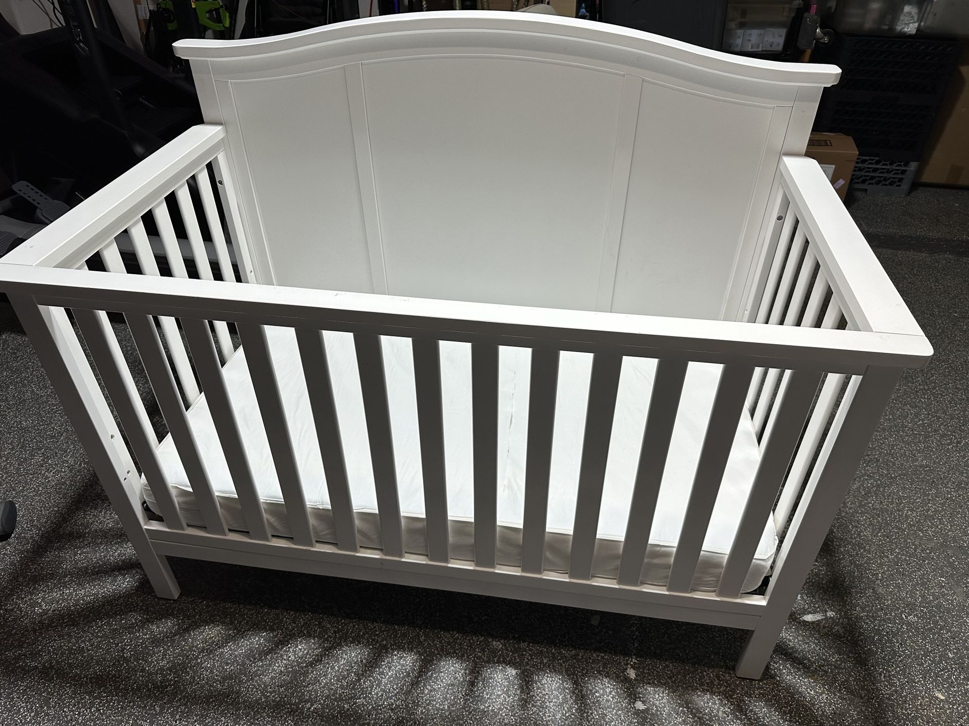 Baby crib - Solid Wood