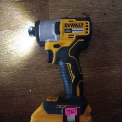 DeWalt DCF 840 Impact Driver W/2.0 Battery 