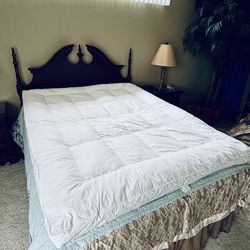 Queen size 100 % Duck feathers mattress topper.