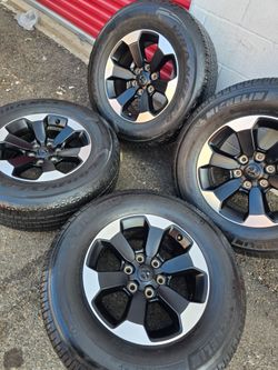 Set rims 18" fit dodge ram 6 lugs chevy or gmc