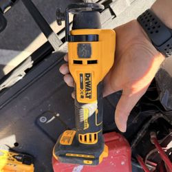 DEWALT 20V MAX* XR Brushless Drywall Cut-Out Tool (Tool Only)