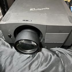 Christie Digital Systems Roadrunner L6 LCD Projector- 38-RS1001-02  WORKING