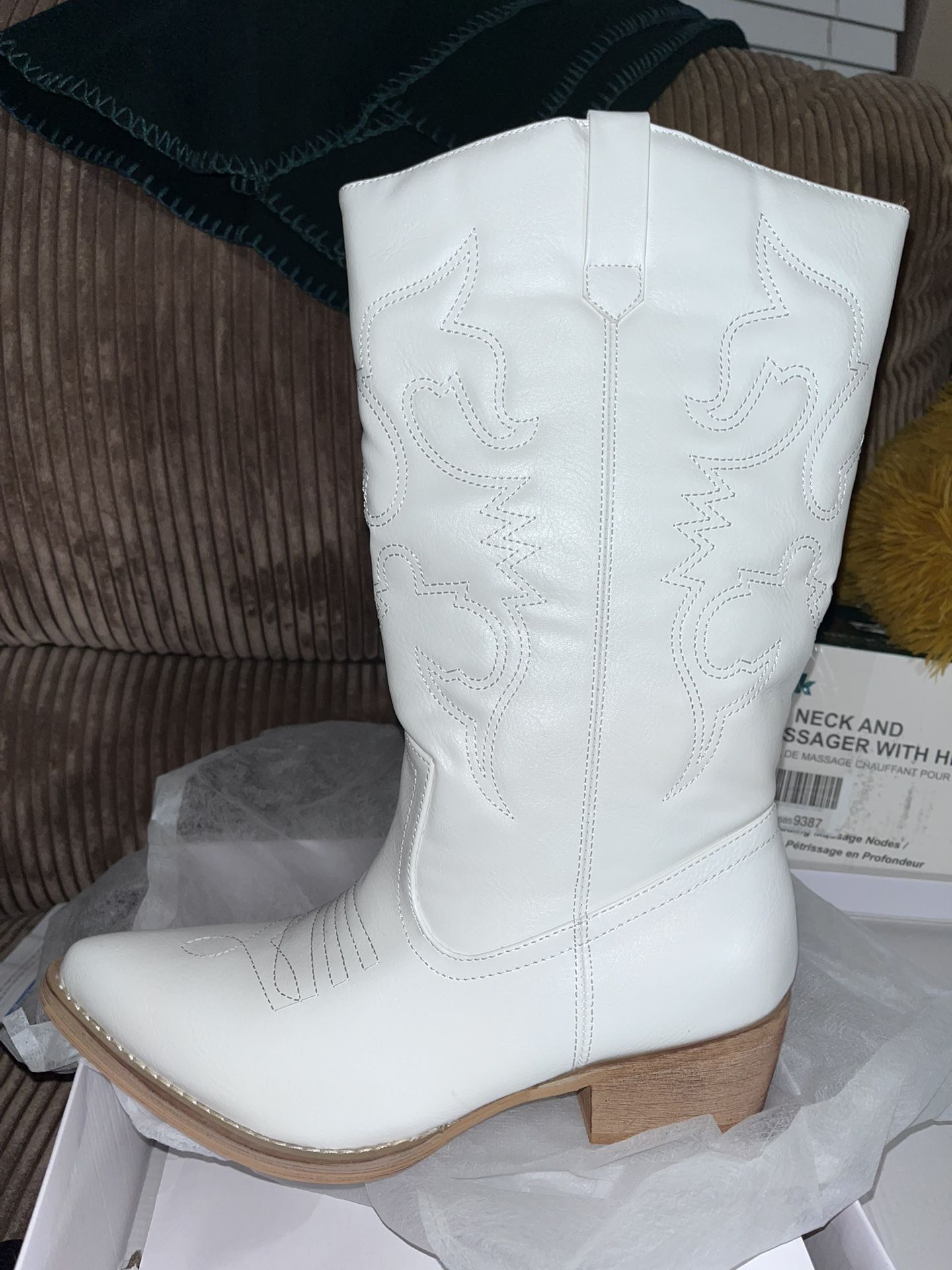 Women Boots White Size 8 New