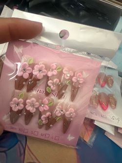 Press on nails