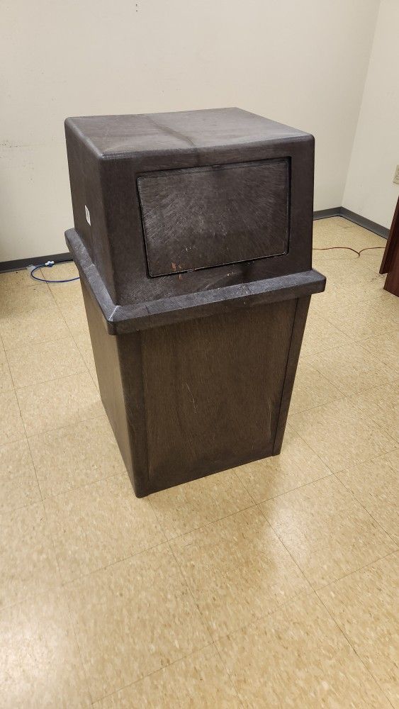 Outdoor, Inside π Trash Cans