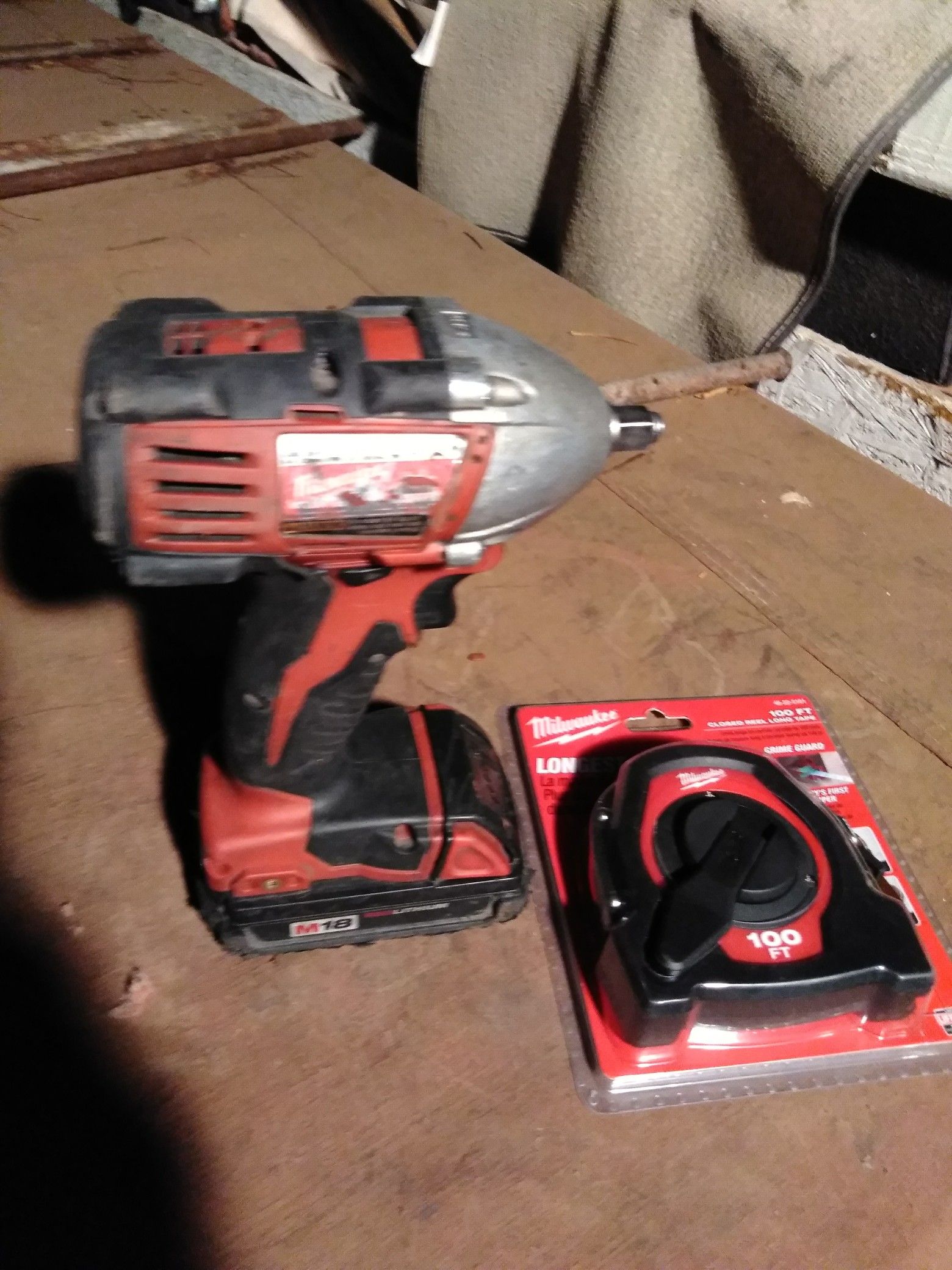 MILWAUKEE M-18 IMPACT WRENCH 3/8" CINTA PARA MEDIR 100'*