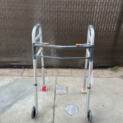 FRONT WHEELED WALKER 