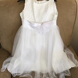 Beautiful Little Girls, Dress Size 5–6. Worn Once In a Wedding as a flower girl