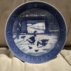 VINTAGE ROYAL COPENHAGEN LIMITED EDITION CHRISTMAS PLATE 1969
