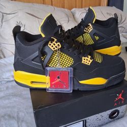 Jordan 4 Retro Thunder (2023)