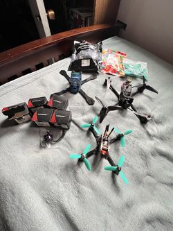 FPV Lot. 3inch, 5inch freestyle drones. 5inch skitzo frame. 5 Lumenier motors.