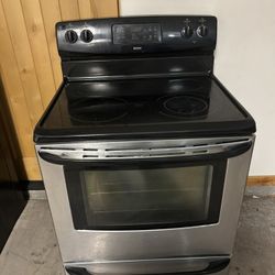 Kenmore Electric Stove (delivery available)