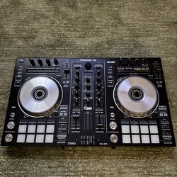 Pioneer DJ DDJ-SR2 DJ Controller - Pre - Owned, Barely Used
