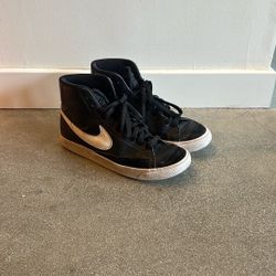 Black Nike