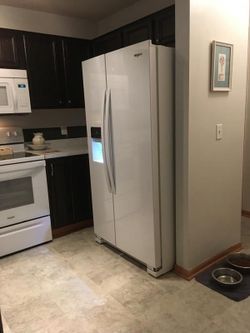 Whirlpool 20.6-cu ft Counter-Depth 36-in Wide Side-by-Side Refrigerator with Ice Maker ,Water and Ice Dispenser ( White )