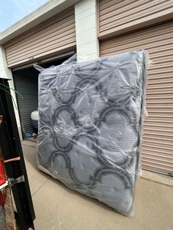 King Size Mattress – Clean, Comfortable, Good Condition