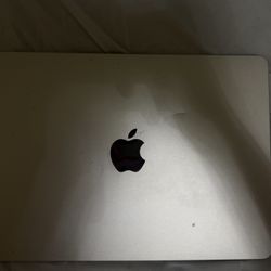 MacBook Air M2 2022 – Model A2681 (D5) – Works Perfect – $850 OBO