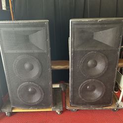 Professional Club Speaker System B-52 Dual 12” Plus Horns $100 Each.