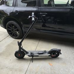 SCOOTER ADULT AND CHARGER 