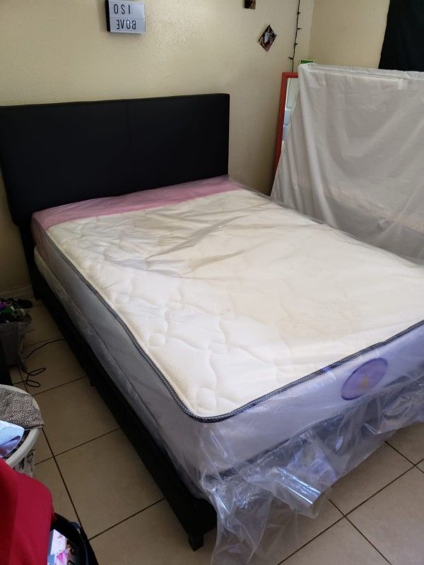 NEW FULL MATTRESS. Bed frame is not available. Take it home the same day 👍